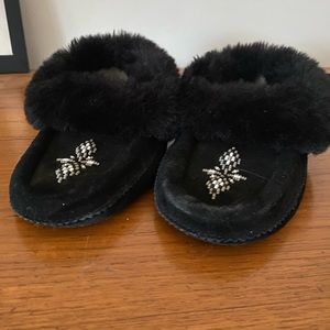 Manitobah slippers